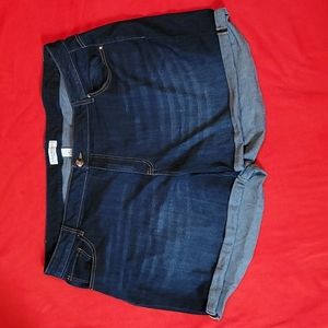 Lane Bryant mid rise essential stretch girlfriend jean shorts 26